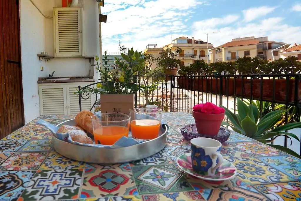 Carlo House Apartment Giardini Naxos
